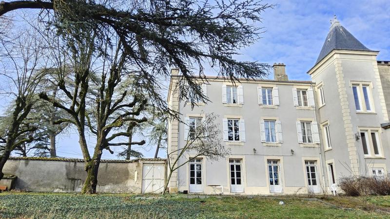 Maison - 450 m² - 13 pièces