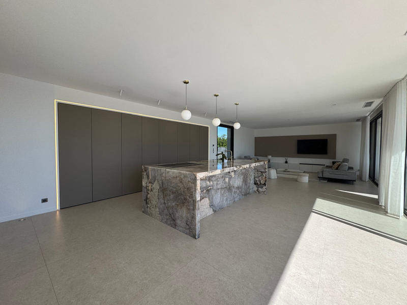 Maison - 207 m² - 5 pièces