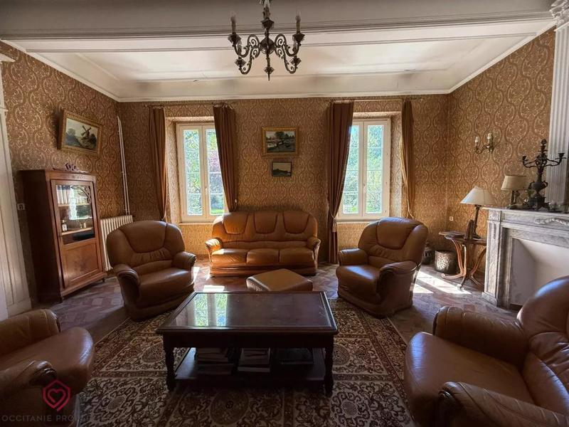 Maison - 295 m² - 9 pièces