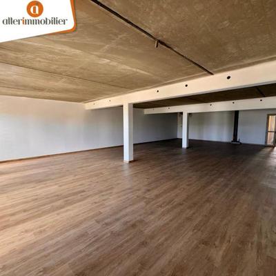 Bureau - 131 m² - 1 pièce