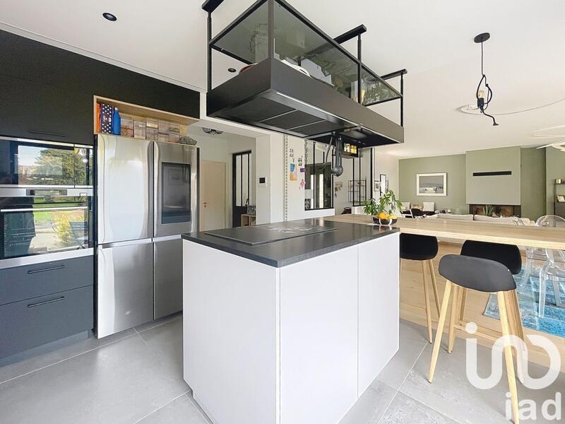 Maison - 260 m² - 8 pièces