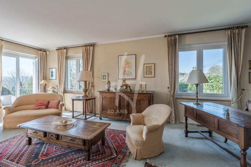 Maison traditionnelle - 180 m² - 6 pièces