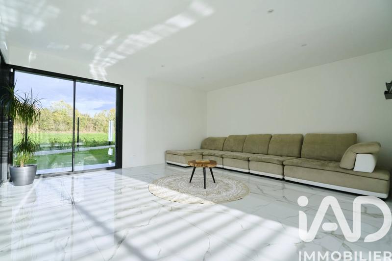 Maison - 210 m² - 6 pièces