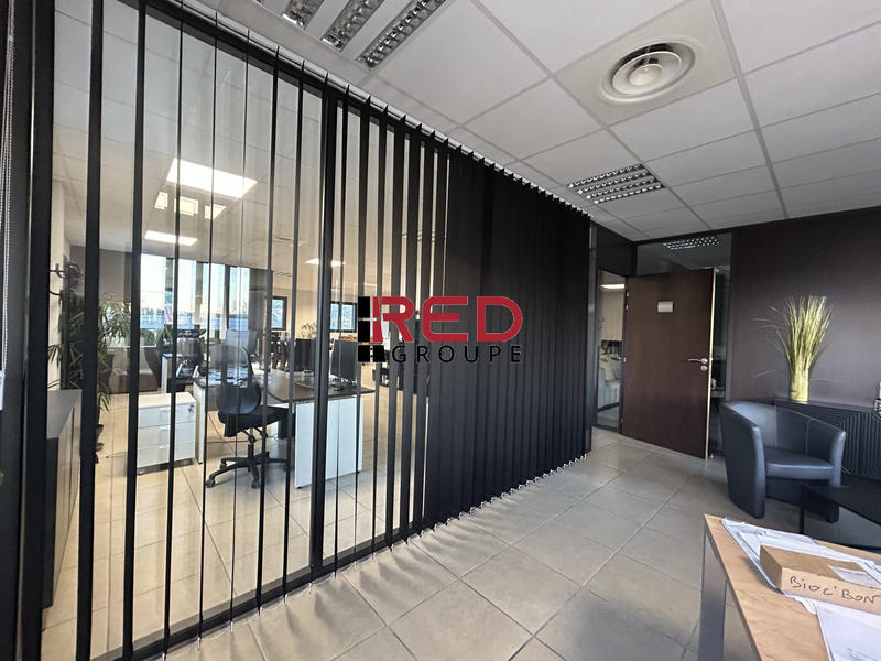 Bureau - 244 m²