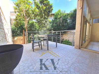 Studio - 86 m² - 5 pièces