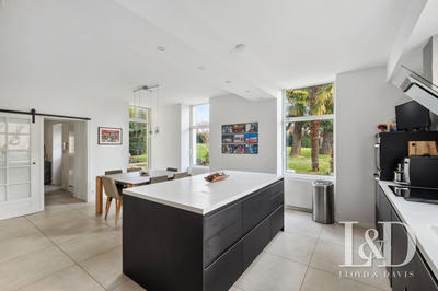 Maison - 280 m² - 9 pièces