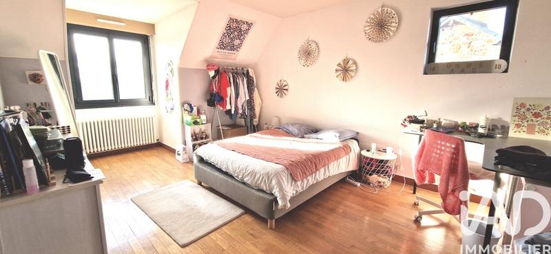 Maison - 180 m² - 8 pièces