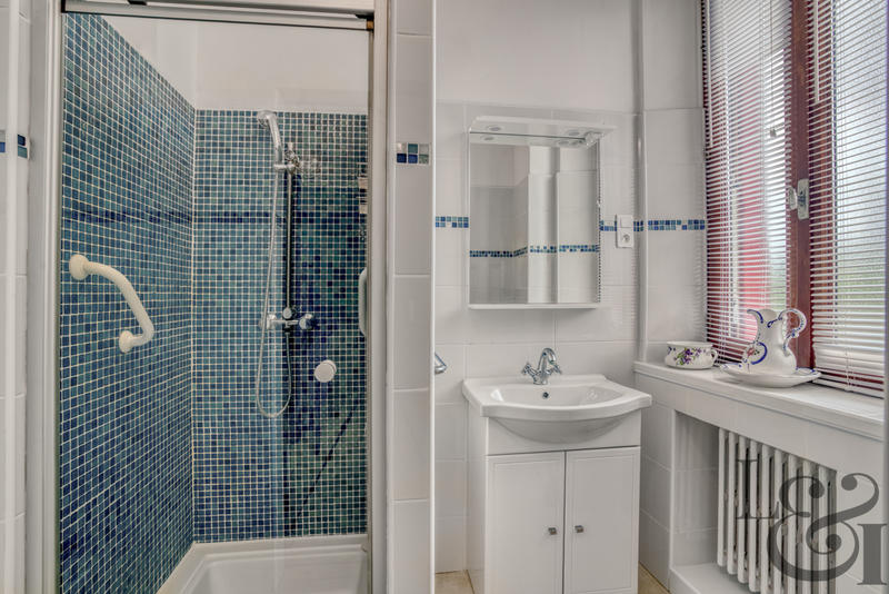 Maison - 275 m² - 8 pièces