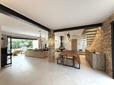 Maison - 192 m² - 7 pièces