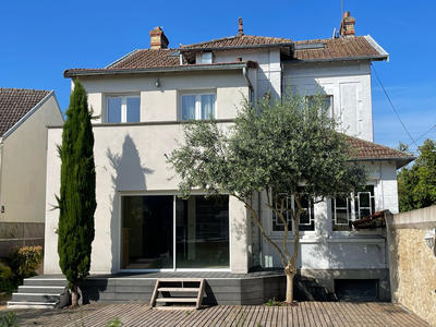 Maison - 183 m² - 9 pièces