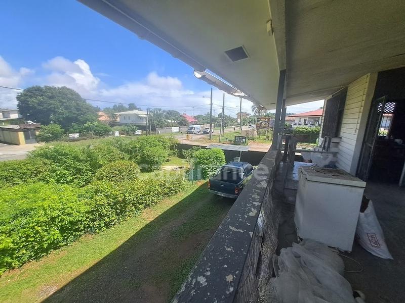 Maison - 338 m² - 8 pièces