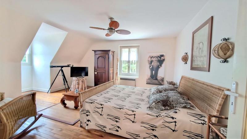 Maison - 250 m² - 8 pièces