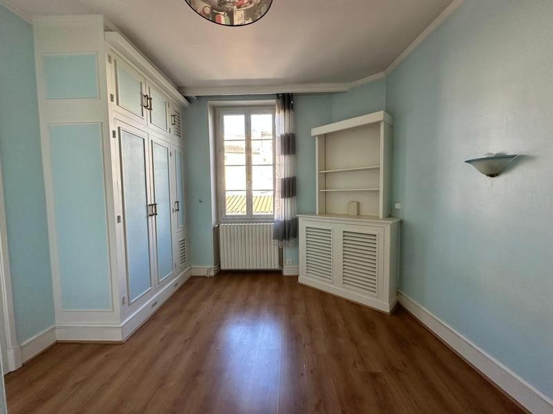 Maison - 330 m² - 10 pièces