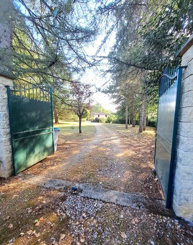 Maison - 261 m² - 7 pièces