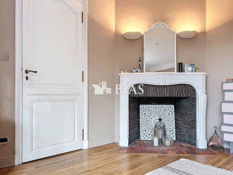 Maison - 350 m² - 12 pièces