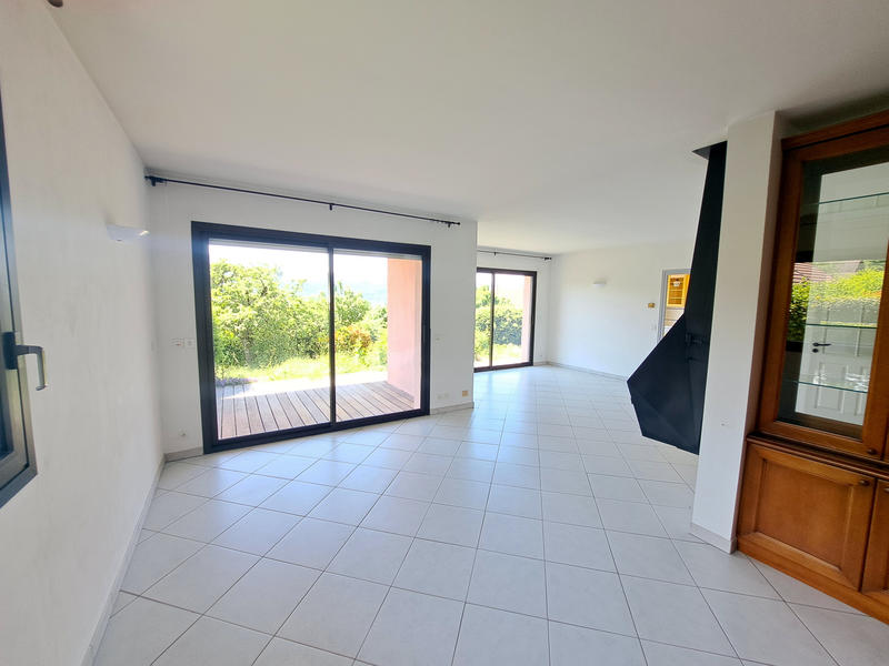Maison - 202 m² - 5 pièces