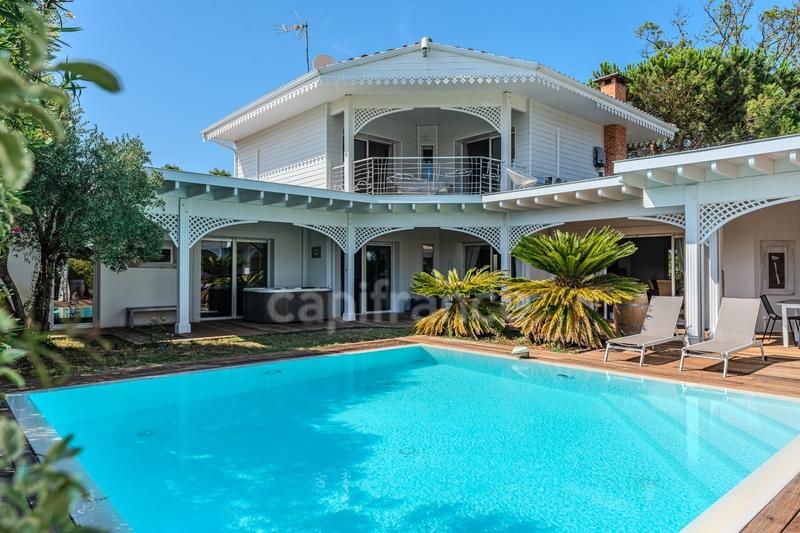 Maison d'architecte - 350 m² - 11 pièces