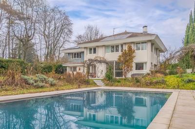 Maison - 237 m² - 6 pièces