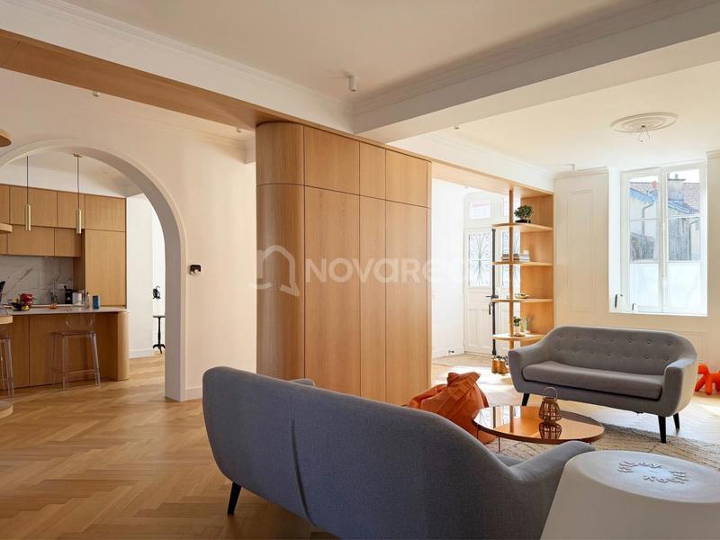 Maison de ville - 247 m² - 7 pièces