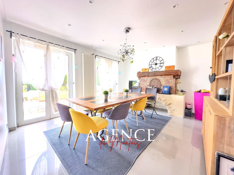 Maison - 232 m² - 7 pièces