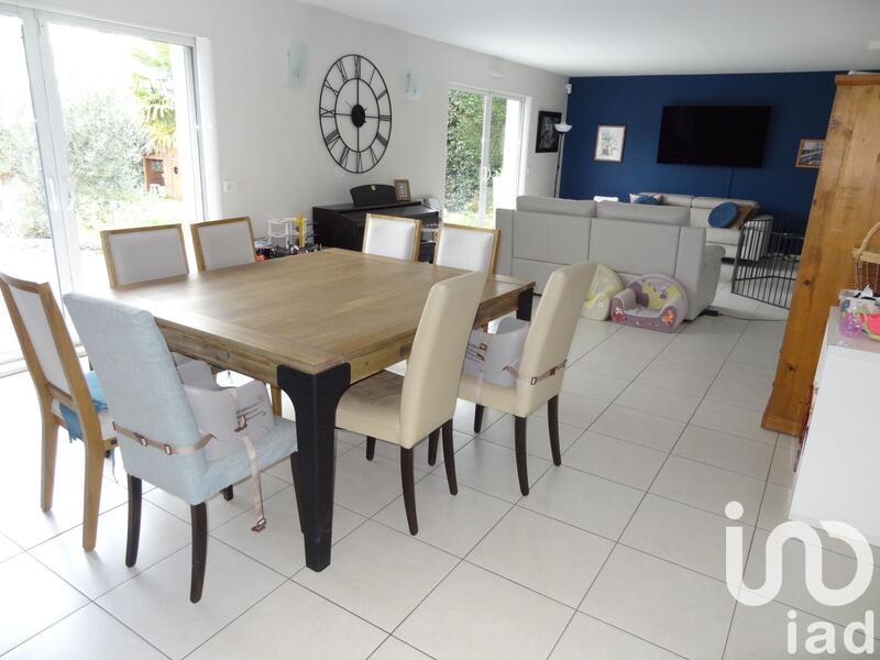 Maison - 215 m² - 8 pièces