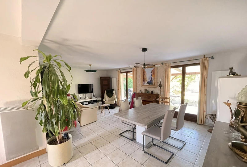 Maison - 163 m² - 9 pièces