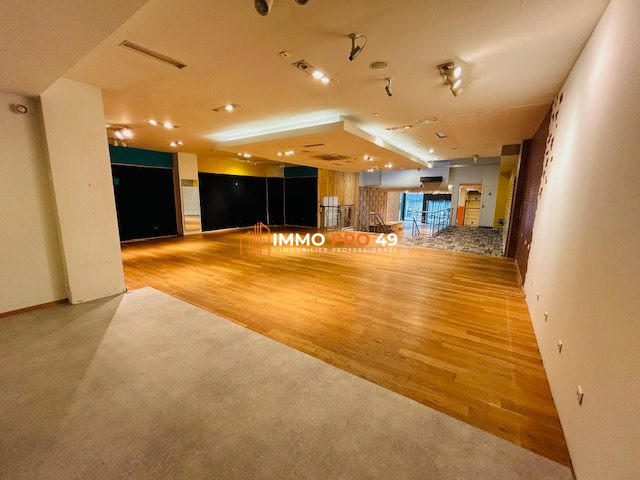 Local commercial - 380 m² - 3 pièces