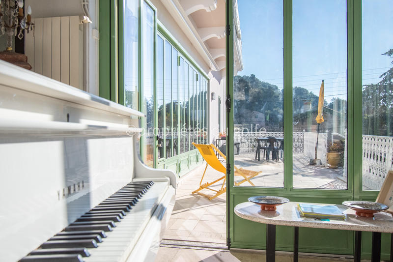 Maison - 255 m² - 6 pièces