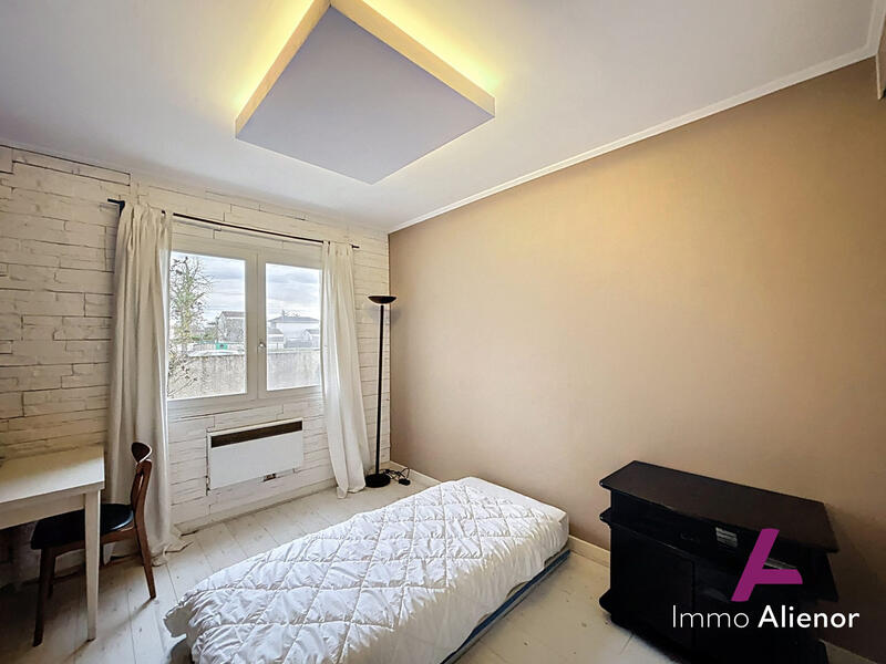 Maison traditionnelle - 220 m² - 9 pièces