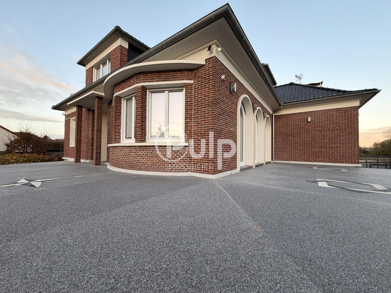 Maison - 300 m² - 10 pièces