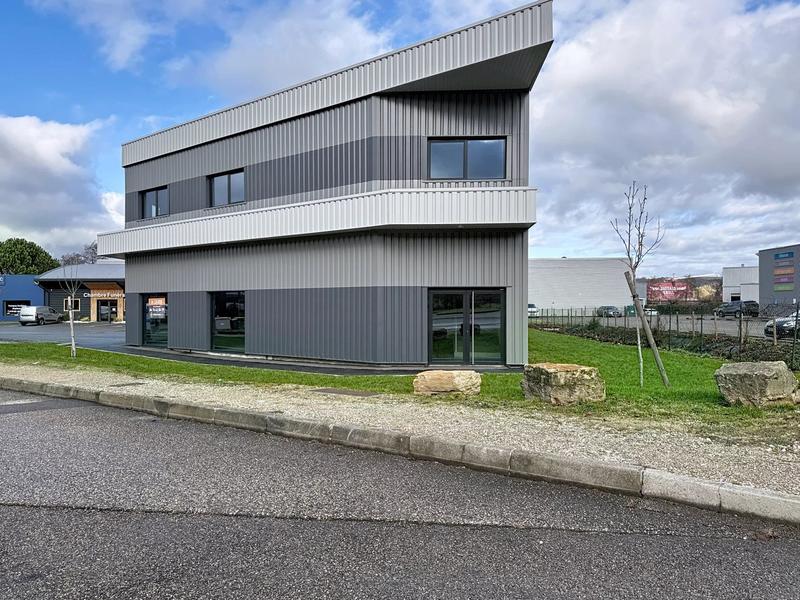 Bureau - 150 m² - 1 pièce