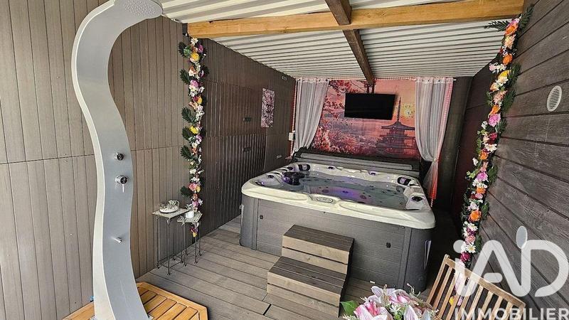 Maison - 200 m² - 8 pièces