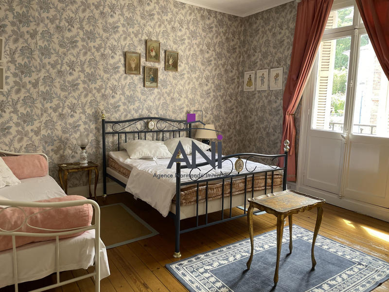 Maison - 303 m² - 12 pièces