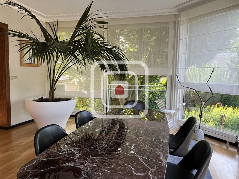 Maison - 267 m² - 8 pièces