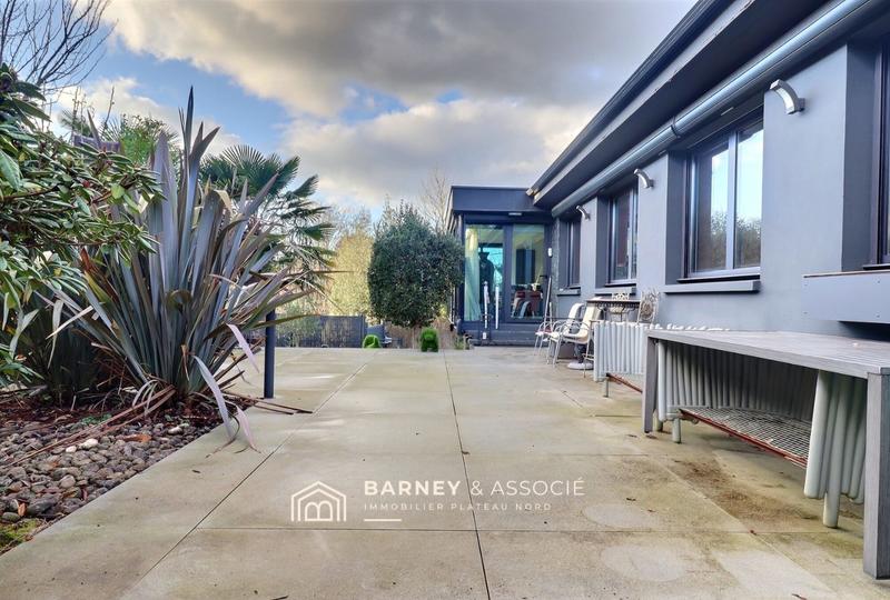 Maison contemporaine - 221 m² - 8 pièces