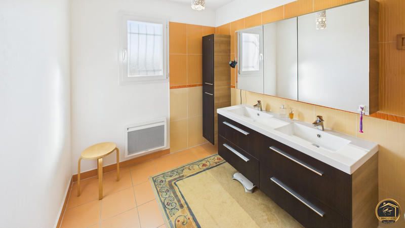 Maison traditionnelle - 100 m² - 5 pièces