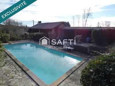 Maison - 255 m² - 8 pièces