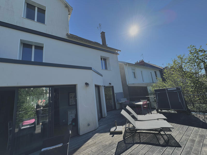 Maison - 204 m² - 8 pièces