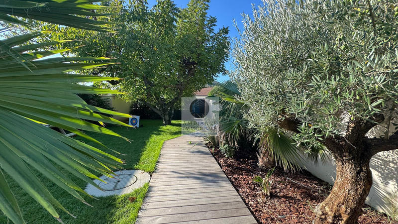 Maison - 235 m² - 8 pièces