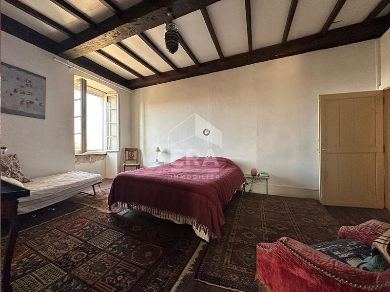 Maison - 329 m² - 6 pièces