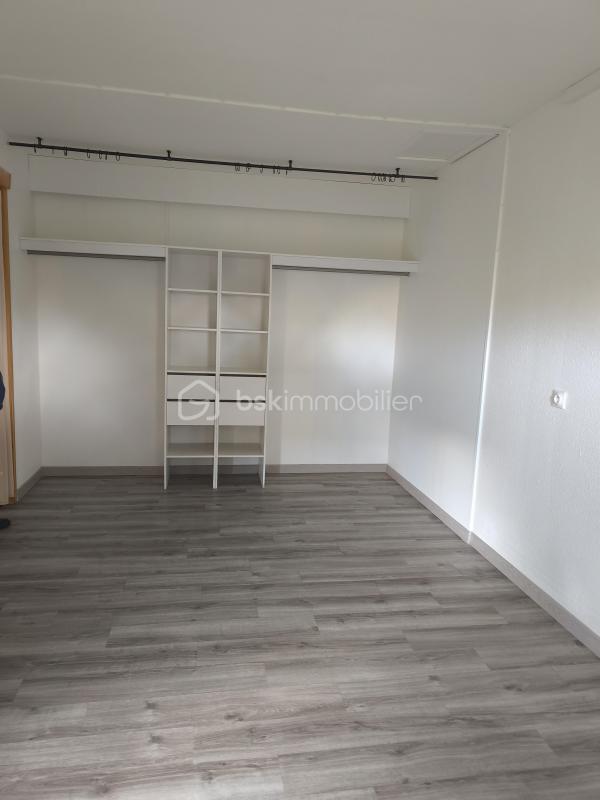 Maison - 1 205 m² - 45 pièces