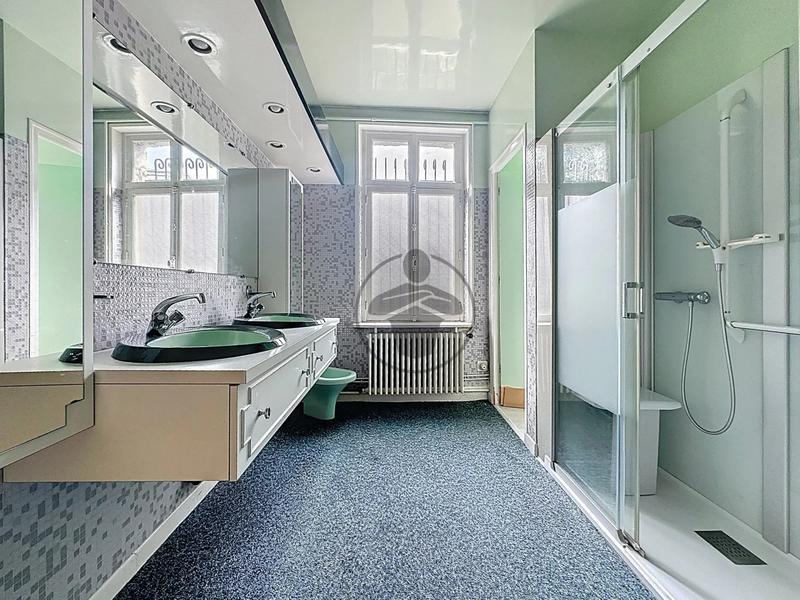 Maison - 435 m² - 22 pièces