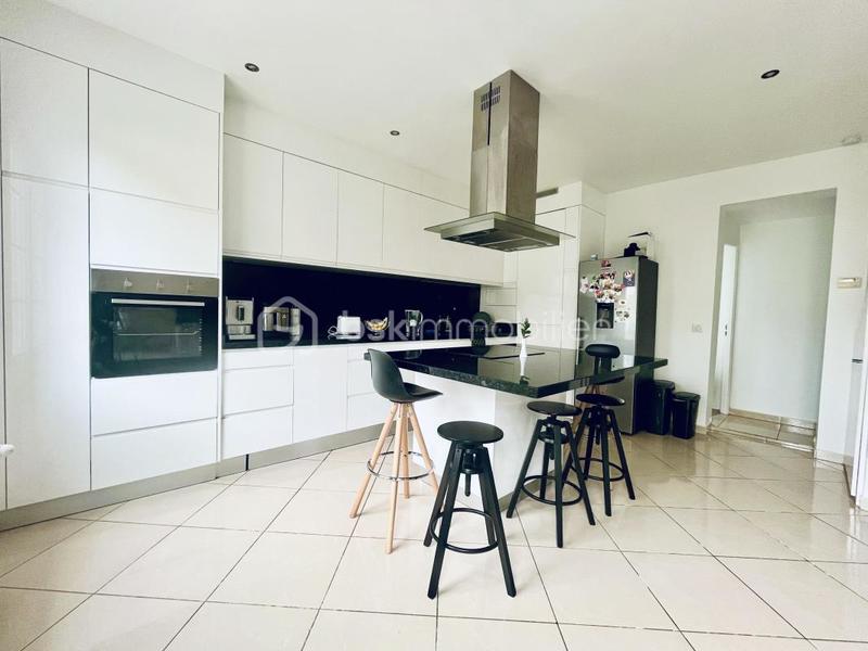 Maison - 190 m² - 11 pièces