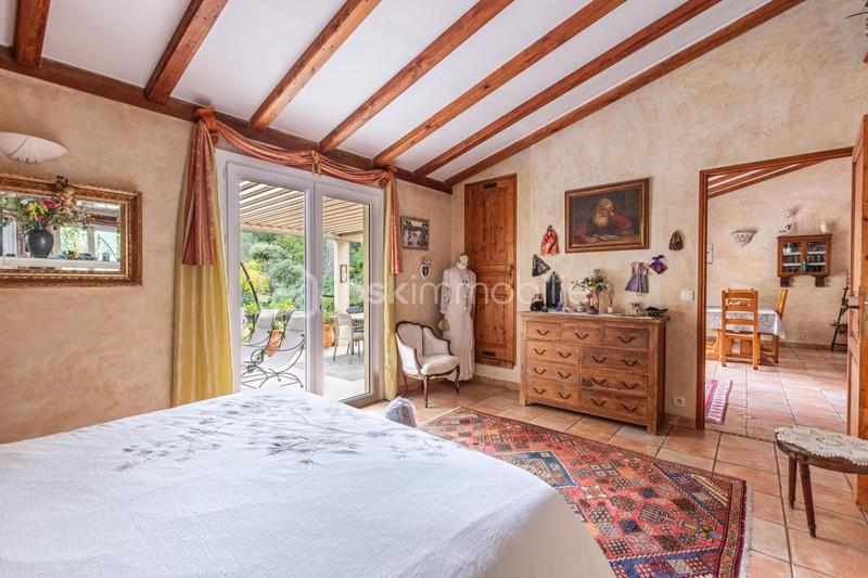 Maison - 250 m² - 10 pièces