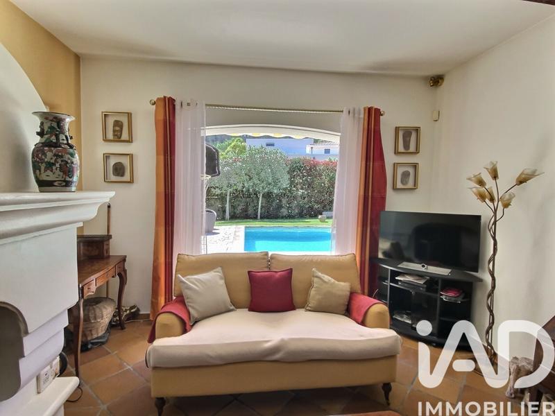 Maison - 240 m² - 10 pièces