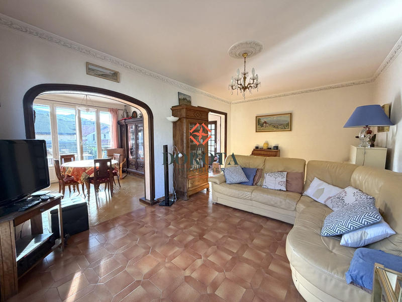 Maison - 263 m² - 15 pièces