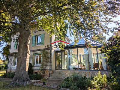 Maison - 186 m² - 8 pièces