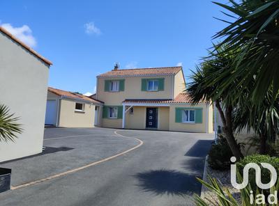 Maison - 200 m² - 8 pièces