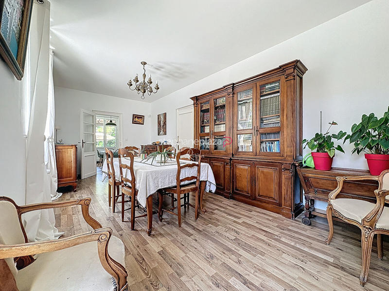 Maison - 180 m² - 8 pièces