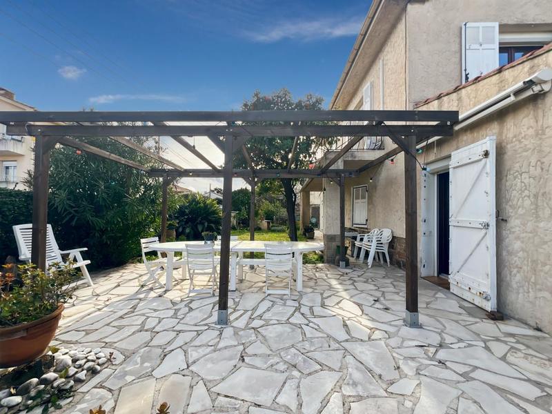 Maison - 150 m² - 2 pièces